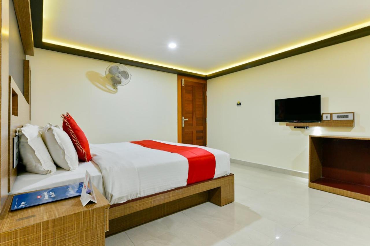 Oyo 1889 Hotel Aj Park Alappuzha Екстериор снимка