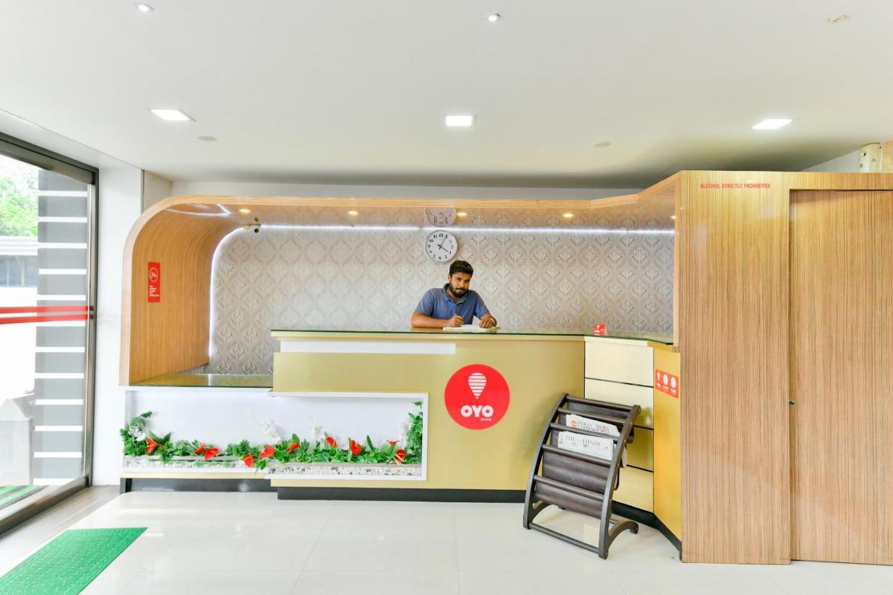 Oyo 1889 Hotel Aj Park Alappuzha Екстериор снимка