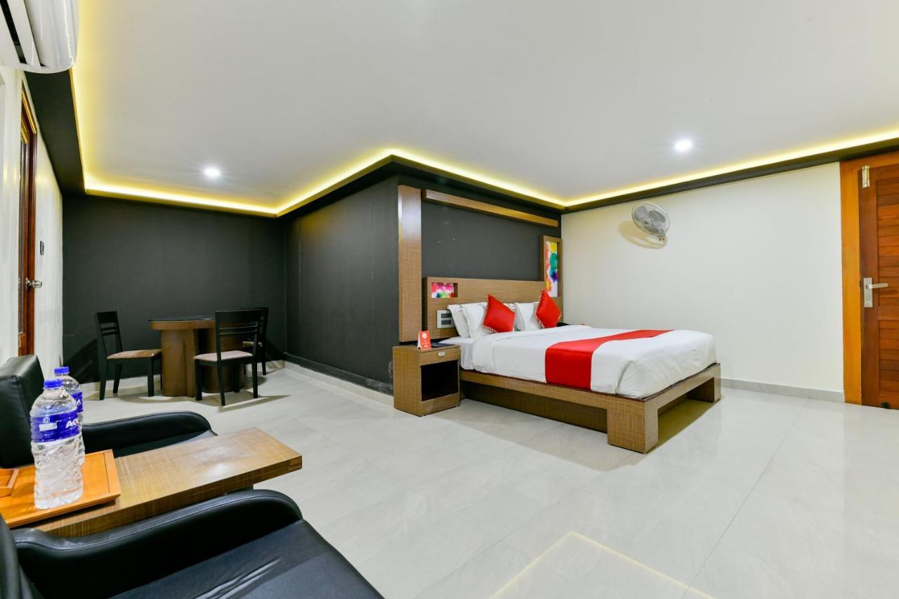 Oyo 1889 Hotel Aj Park Alappuzha Екстериор снимка