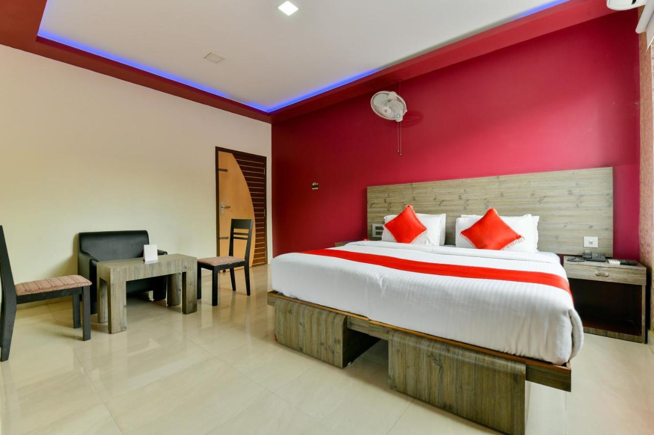 Oyo 1889 Hotel Aj Park Alappuzha Екстериор снимка